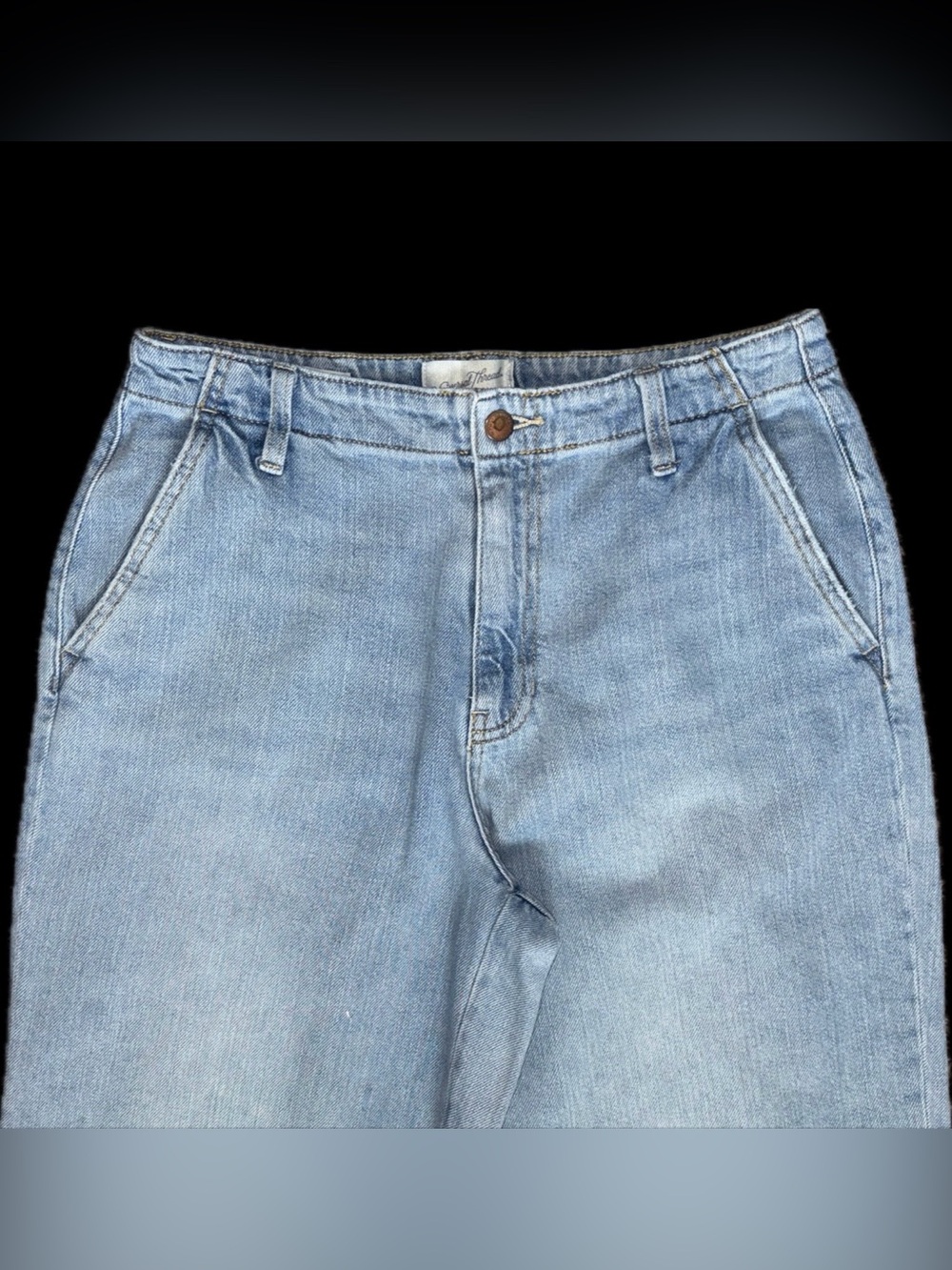 Universal Thread Women’s Light Wash Relaxed Straight Wide Leg Jeans - Size: (8) - Picture 3 of 12